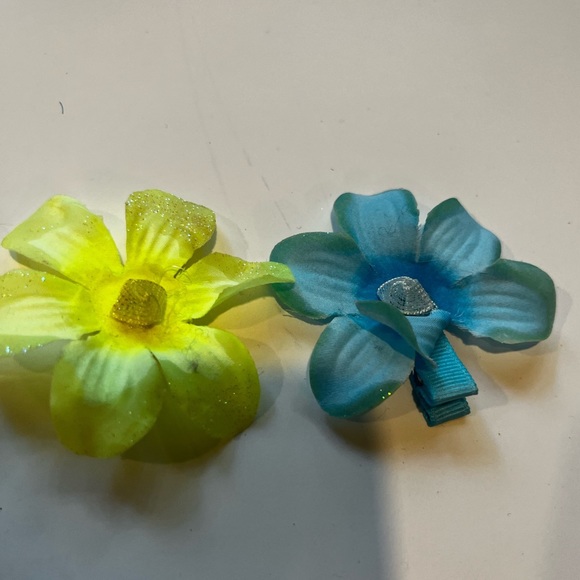 Other - 💐2 for $15💐 Yellow & Blue Flower hair clip ons
